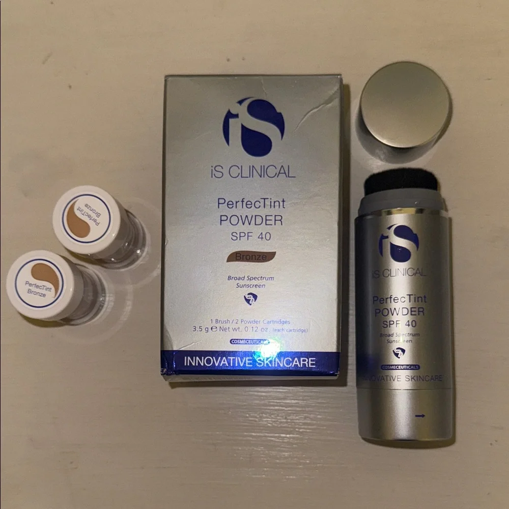 iS Clinical PerfecTint Powder SPF 40 - Bronze - Picture 1 of 2